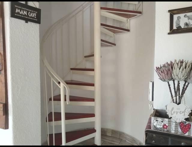 4 BEDROOM HOUSE FOR SALE IN VAN RIEBEECK PARK